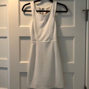 White sleeveless party dress